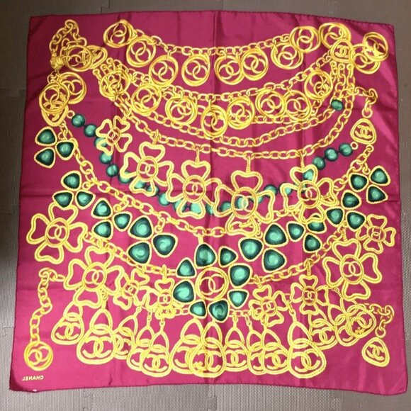 Auth Chanel gold chain and medallion design, Silk Scarf - Picture 1 of 8